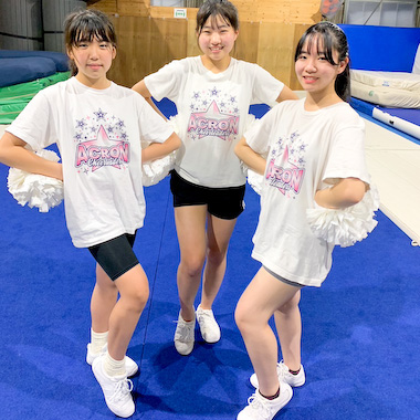 Tシャツ、チアパンツ